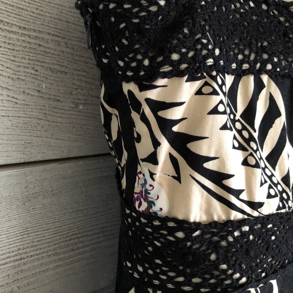 Bandolino Taupe and Black Cotton Floral V Neck Crochet Trim Lined Size 6 - Picture 5 of 6